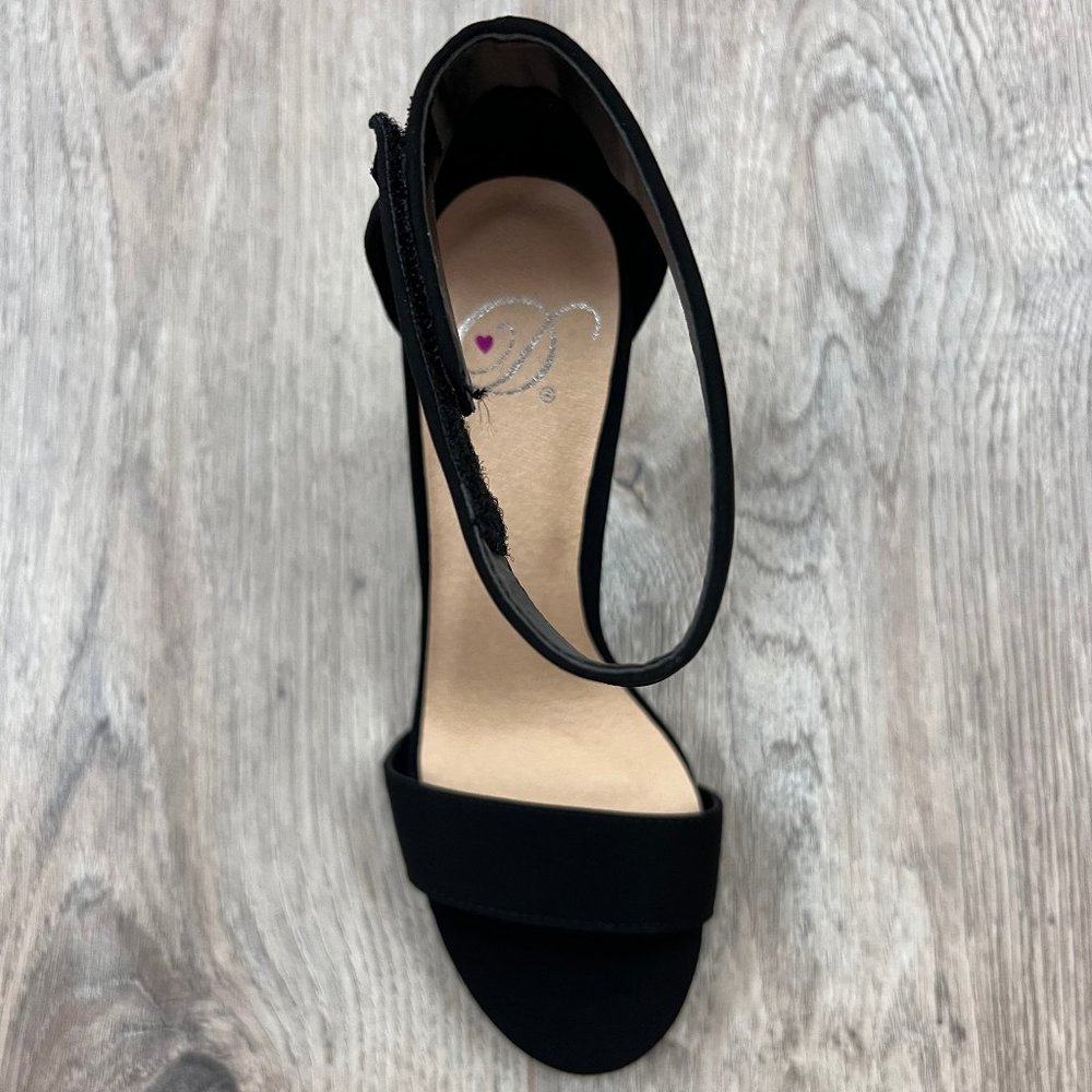 NWT Elton-S My Delicious Shoes Black Heel